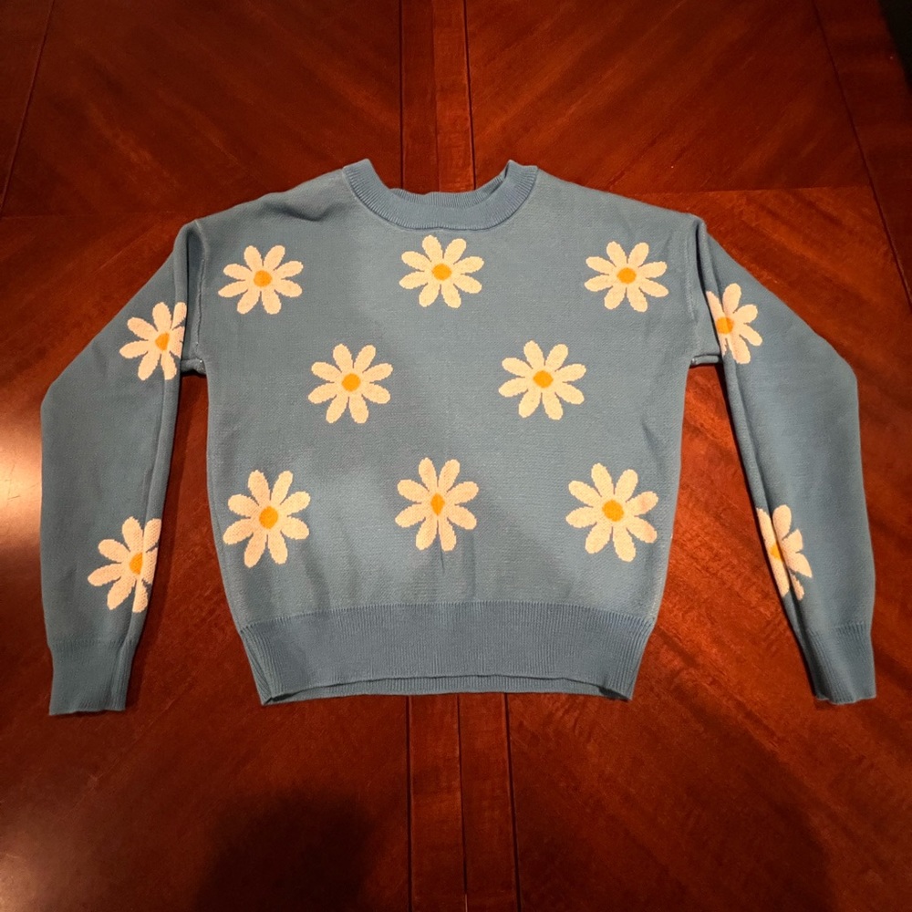 Women’s Y2K sweater with flower pattern